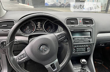 Хетчбек Volkswagen Golf 2012 в 