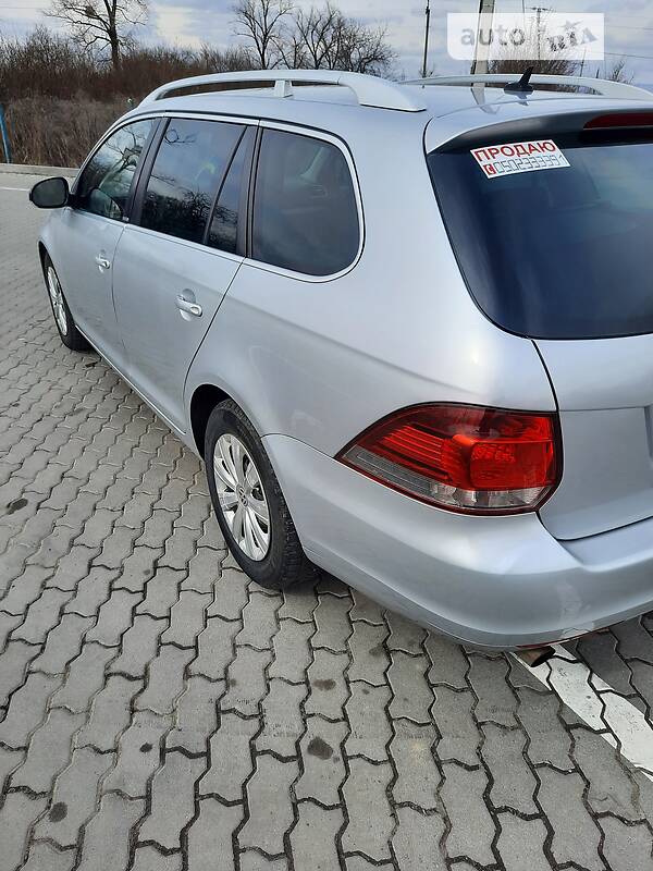 Универсал Volkswagen Golf 2011 в Ужгороде