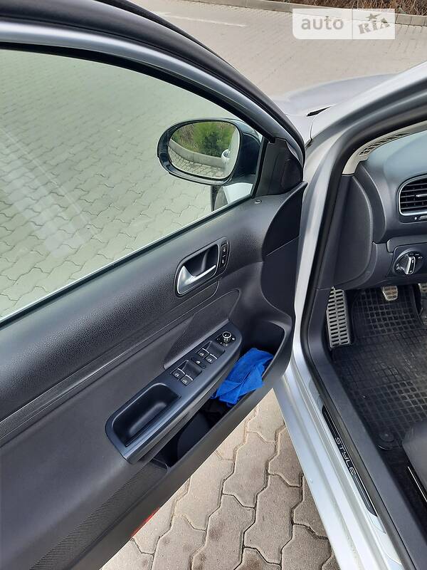 Универсал Volkswagen Golf 2011 в Ужгороде