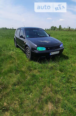 Хэтчбек Volkswagen Golf 2002 в Берегово