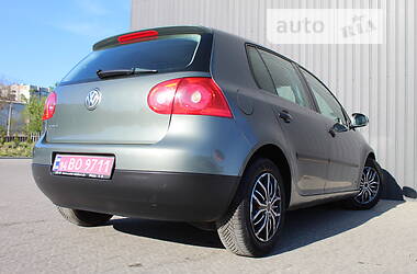 Хэтчбек Volkswagen Golf 2005 в Дрогобыче