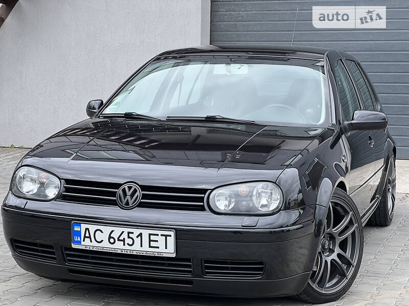 Хэтчбек Volkswagen Golf 2001 в 