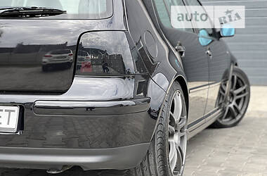 Хэтчбек Volkswagen Golf 2001 в 
