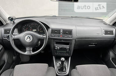Хэтчбек Volkswagen Golf 2001 в 