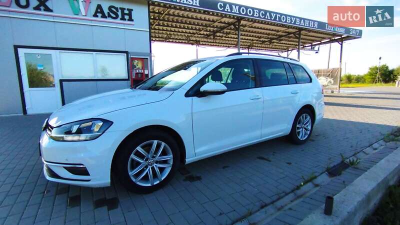Універсал Volkswagen Golf 2017 в Хусті