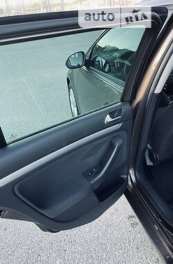 Универсал Volkswagen Golf 2012 в 