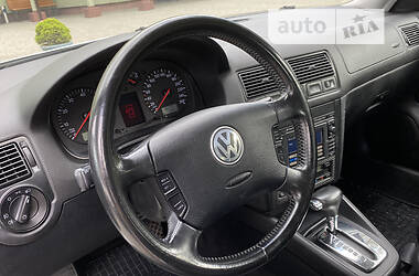 Хэтчбек Volkswagen Golf 2002 в Львове