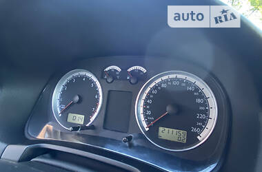 Хетчбек Volkswagen Golf 2003 в 