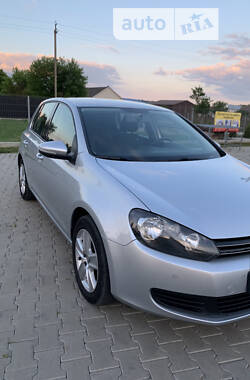 Хэтчбек Volkswagen Golf 2010 в Новоселице