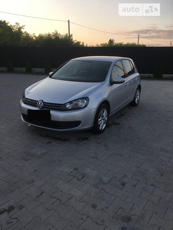 Хэтчбек Volkswagen Golf 2010 в Новоселице