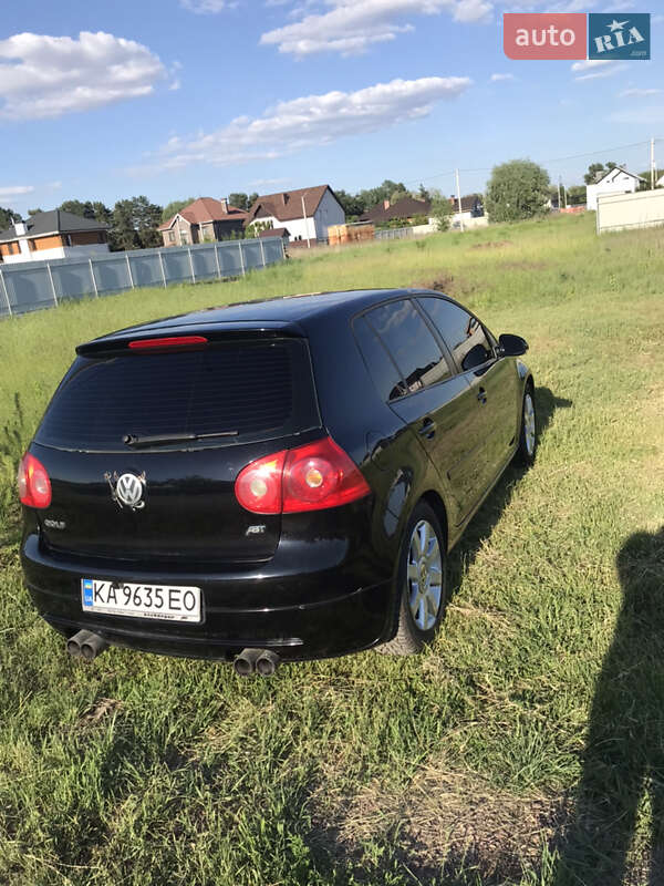 Хэтчбек Volkswagen Golf 2004 в 