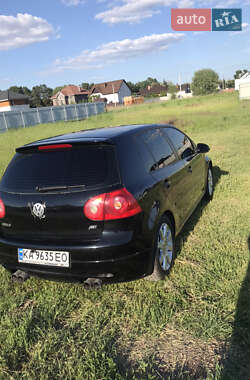 Хэтчбек Volkswagen Golf 2004 в 