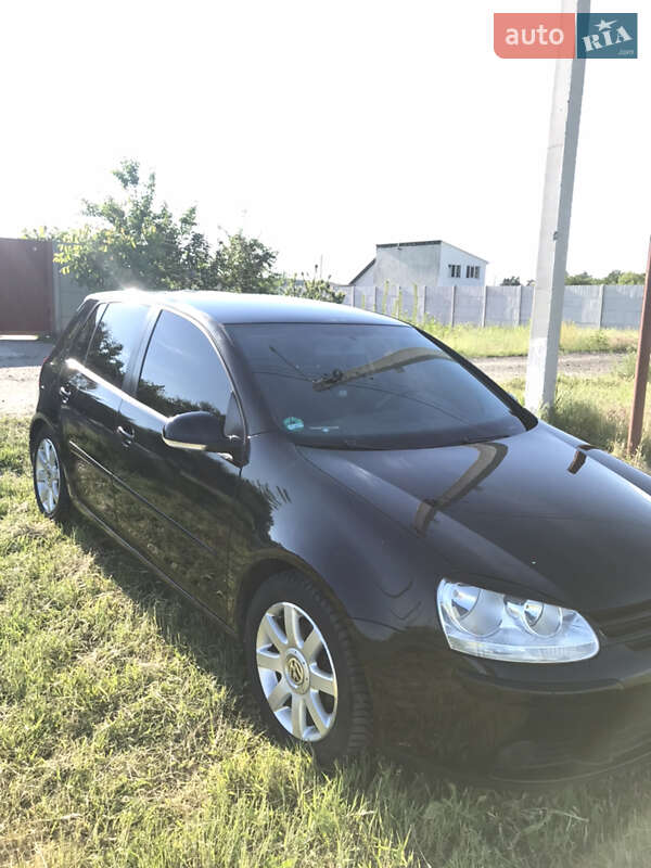 Хетчбек Volkswagen Golf 2004 в Києві