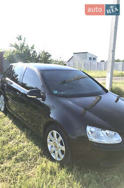 Хэтчбек Volkswagen Golf 2004 в 