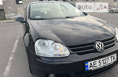 Хэтчбек Volkswagen Golf 2004 в Каменском