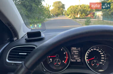 Хэтчбек Volkswagen Golf 2011 в 