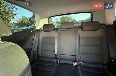 Хэтчбек Volkswagen Golf 2011 в 