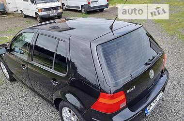 Хетчбек Volkswagen Golf 2002 в Рівному