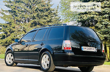 Універсал Volkswagen Golf 2001 в Житомирі