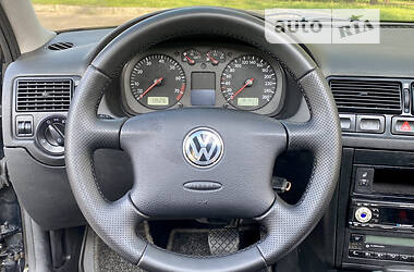 Універсал Volkswagen Golf 2001 в Житомирі