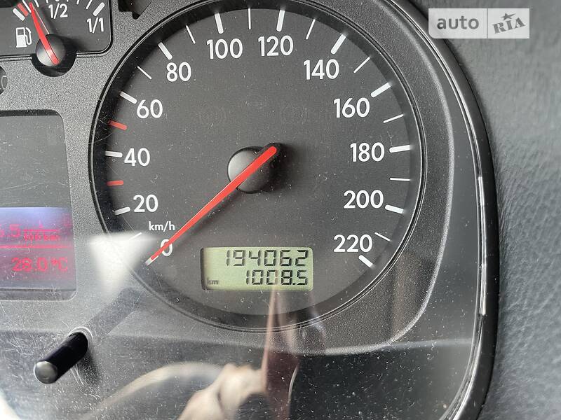 Хэтчбек Volkswagen Golf 2002 в Днепре