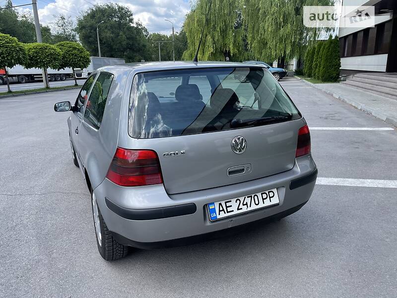 Хэтчбек Volkswagen Golf 2002 в Днепре