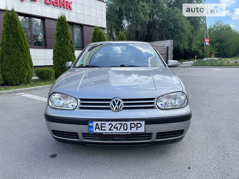 Хэтчбек Volkswagen Golf 2002 в Днепре