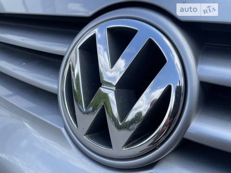 Хэтчбек Volkswagen Golf 2002 в Днепре
