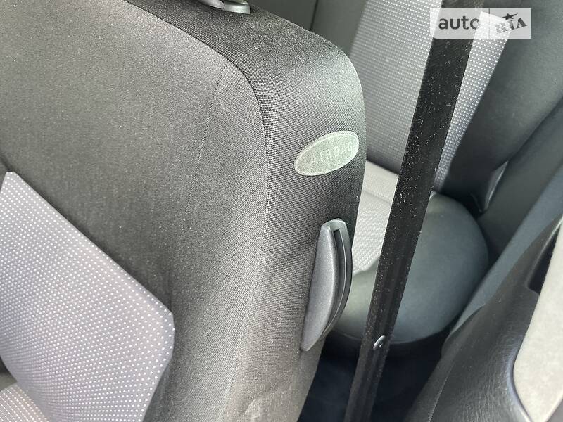 Хэтчбек Volkswagen Golf 2002 в Днепре