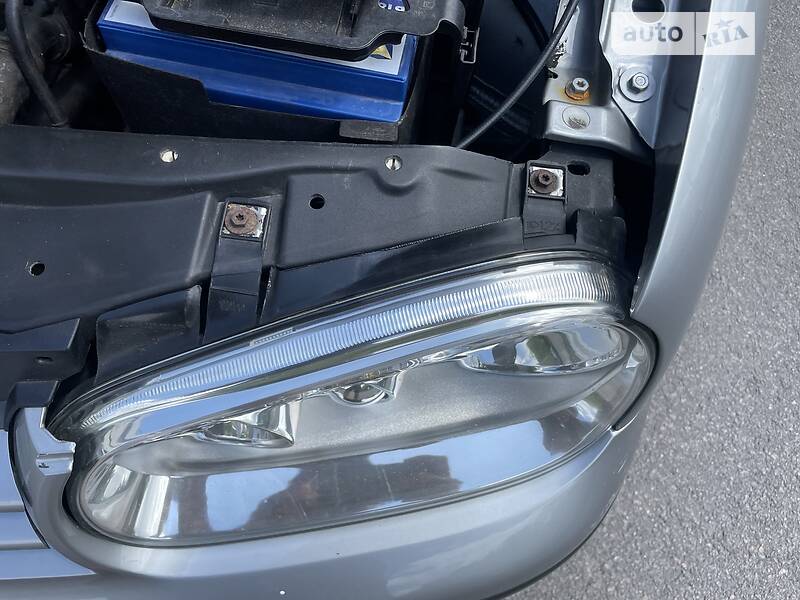Хэтчбек Volkswagen Golf 2002 в Днепре