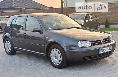 Хетчбек Volkswagen Golf 2002 в Вінниці