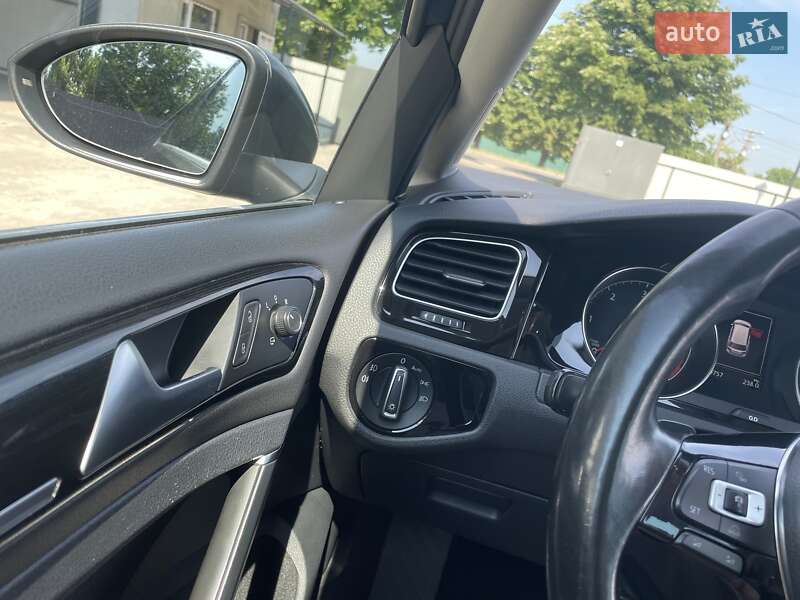 Універсал Volkswagen Golf 2017 в Новомиргороді