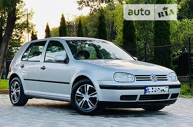 Хэтчбек Volkswagen Golf 2000 в 