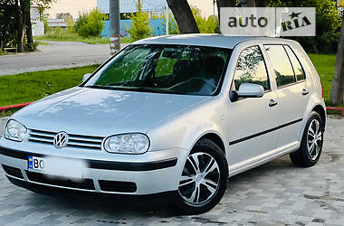 Хэтчбек Volkswagen Golf 2000 в 