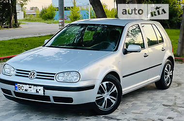 Хэтчбек Volkswagen Golf 2000 в 