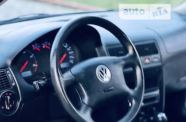 Хэтчбек Volkswagen Golf 2000 в 