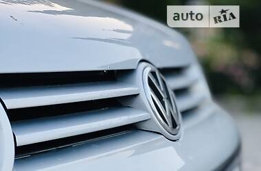 Хэтчбек Volkswagen Golf 2000 в 