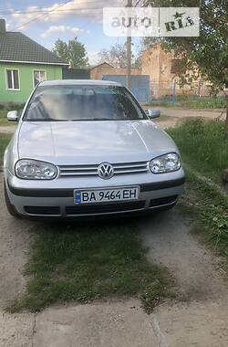 Хэтчбек Volkswagen Golf 2000 в 