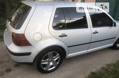 Хэтчбек Volkswagen Golf 2000 в 