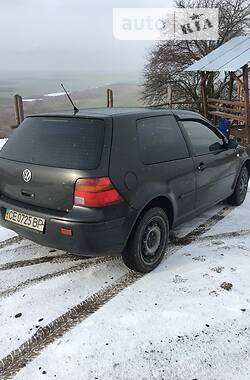 Хетчбек Volkswagen Golf 2000 в Чернівцях