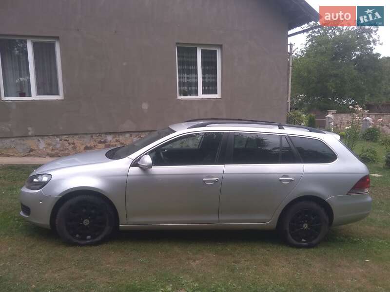 Універсал Volkswagen Golf 2009 в Івано-Франківську