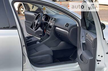 Хэтчбек Volkswagen Golf 2009 в 