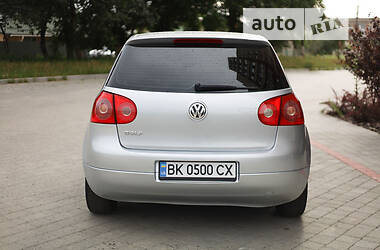 Хэтчбек Volkswagen Golf 2004 в Дубно