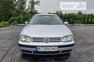 Хетчбек Volkswagen Golf 2002 в Надвірній
