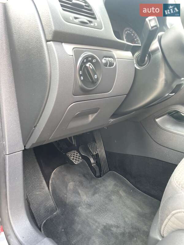 Универсал Volkswagen Golf 2008 в Староконстантинове