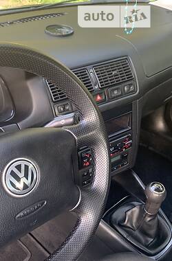 Хэтчбек Volkswagen Golf 2002 в Львове