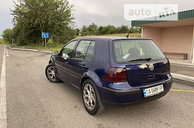 Хэтчбек Volkswagen Golf 2002 в Киеве