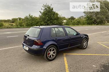 Хэтчбек Volkswagen Golf 2002 в Киеве