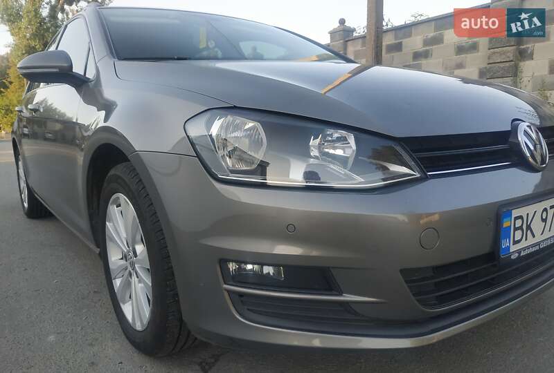 Универсал Volkswagen Golf 2017 в Ровно