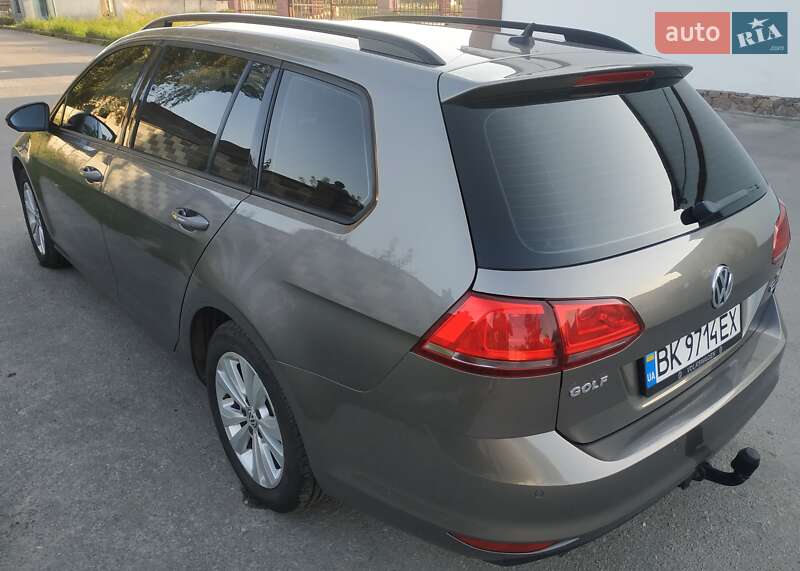 Универсал Volkswagen Golf 2017 в Ровно